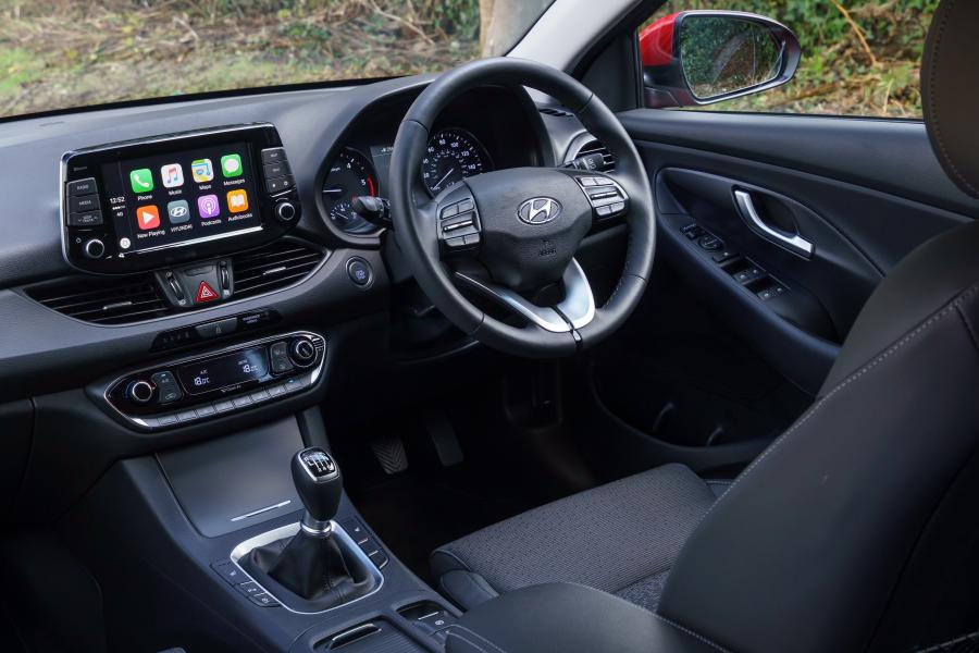 Интерьер Hyundai i30 2017 года  (UK) (фото 5 из 40)